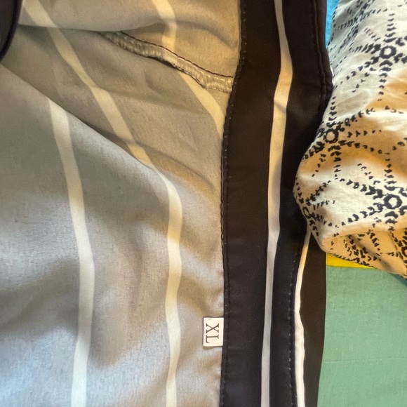 Sleek nice brand new pin stripe blouse - Picture 4 of 4